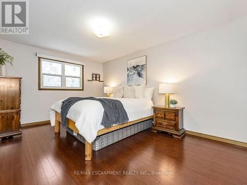 2137 Cleaver Avenue, Burlington, ON - Indoor Photo Showing Bedroom