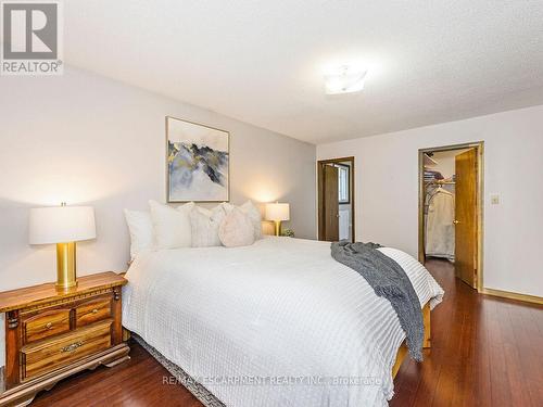 2137 Cleaver Avenue, Burlington, ON - Indoor Photo Showing Bedroom