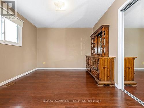 2137 Cleaver Avenue, Burlington, ON - Indoor Photo Showing Other Room