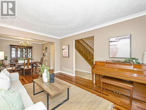 2137 Cleaver Avenue, Burlington, ON - Indoor Photo Showing Living Room