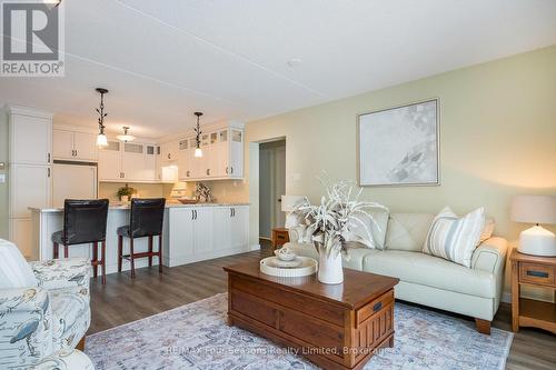 open concept living - 25 - 44 Trott Boulevard, Collingwood, ON - Indoor Photo Showing Living Room