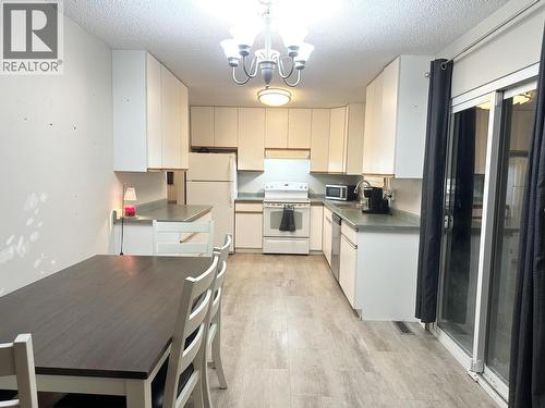 10708 104 Avenue, Fort St. John, BC - Indoor Photo Showing Kitchen