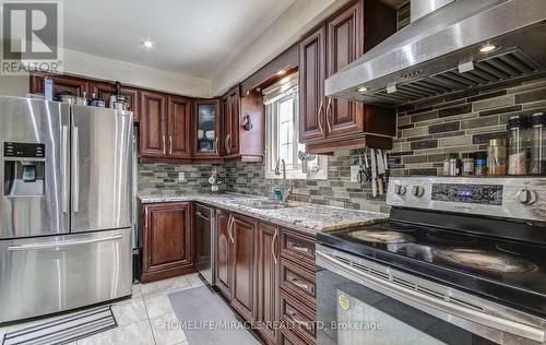 3124 Patrick Crescent, Mississauga, ON - Indoor Photo Showing Kitchen With Double Sink