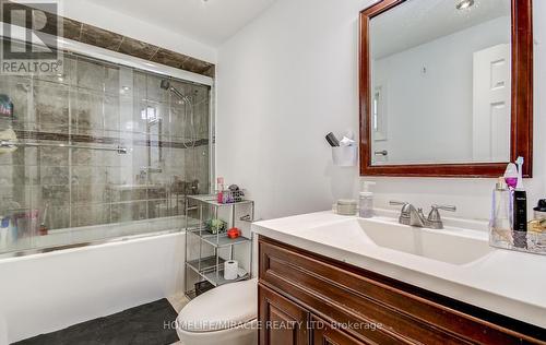 3124 Patrick Crescent, Mississauga, ON - Indoor Photo Showing Bathroom