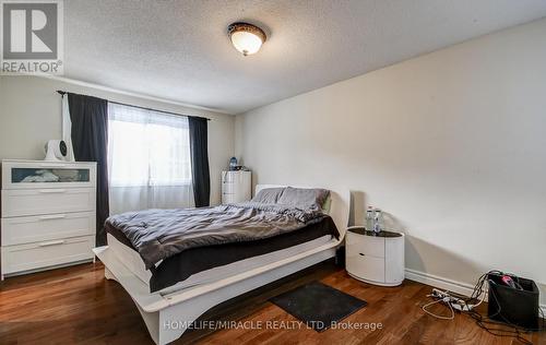 3124 Patrick Crescent, Mississauga, ON - Indoor Photo Showing Bedroom