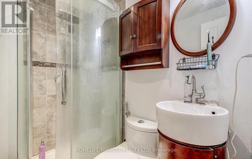 3124 Patrick Crescent, Mississauga, ON - Indoor Photo Showing Bathroom