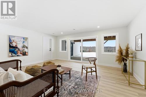 171 Pine Hill Crescent, Belleville (Thurlow Ward), ON - Indoor Photo Showing Living Room