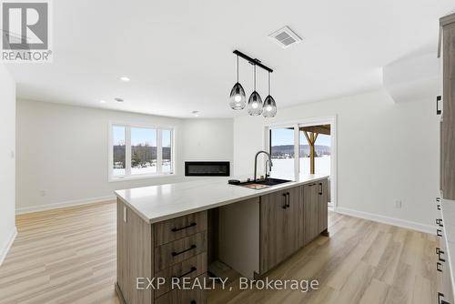 171 Pine Hill Crescent, Belleville (Thurlow Ward), ON - Indoor Photo Showing Kitchen