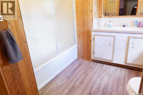 568 Stadacona Street W, Moose Jaw, SK - Indoor Photo Showing Bathroom