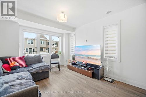 565 Goldenrod Lane, Kitchener, ON - Indoor Photo Showing Living Room