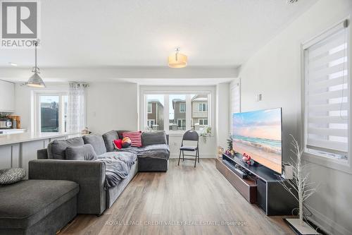 565 Goldenrod Lane, Kitchener, ON - Indoor Photo Showing Living Room