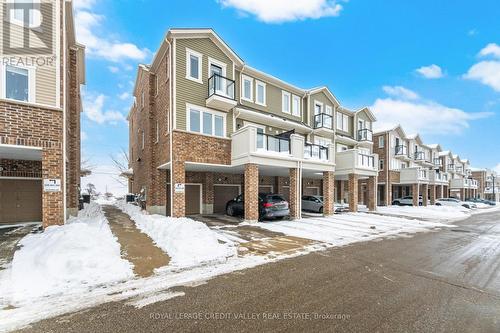 565 Goldenrod Lane, Kitchener, ON - Outdoor With Facade