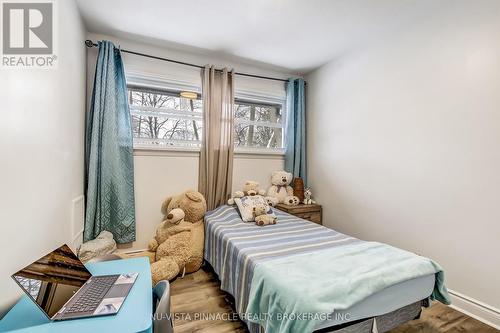 59 Thorncrest Crescent, London South (South D), ON - Indoor Photo Showing Bedroom