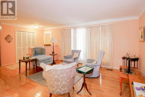 8 Bigelow Crescent, Pelham (Fonthill), ON - Indoor Photo Showing Living Room