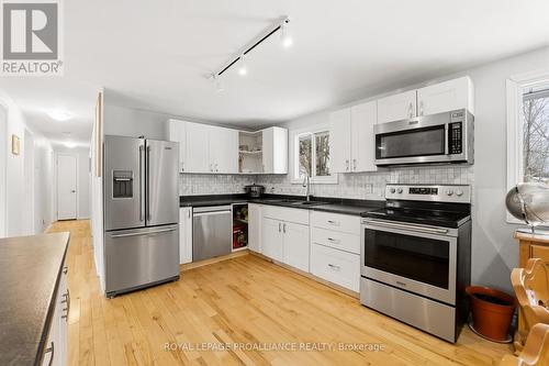 17 Chrisval Avenue, Quinte West (Murray Ward), ON - Indoor Photo Showing Kitchen
