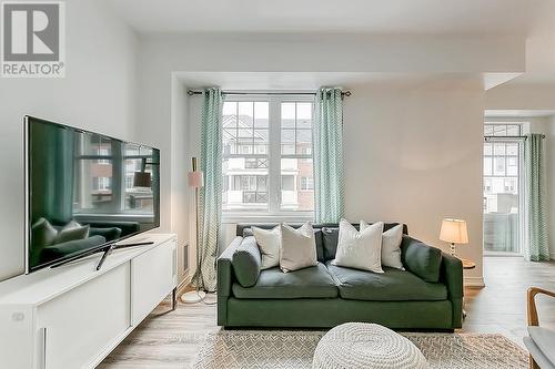 204 - 276 Gatwick Drive, Oakville (Ro River Oaks), ON - Indoor Photo Showing Living Room