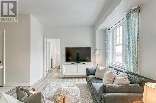 204 - 276 Gatwick Drive, Oakville (Ro River Oaks), ON - Indoor Photo Showing Living Room