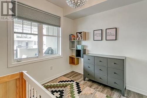 204 - 276 Gatwick Drive, Oakville (Ro River Oaks), ON - Indoor