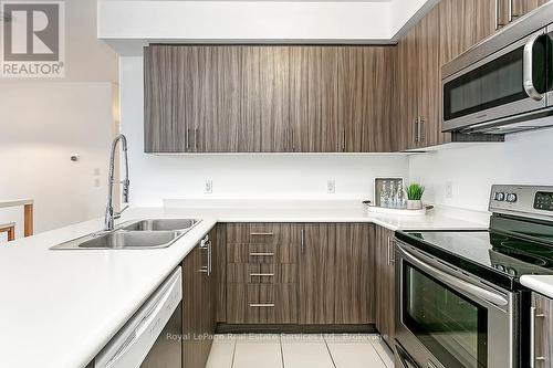 204 - 276 Gatwick Drive, Oakville (Ro River Oaks), ON - Indoor Photo Showing Kitchen With Double Sink