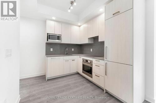 139 - 69 Curlew Drive, Toronto, ON - Indoor Photo Showing Kitchen