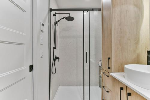 Salle de bains - 15 Rue Onulphe-Peltier, L'Épiphanie, QC - Indoor Photo Showing Bathroom