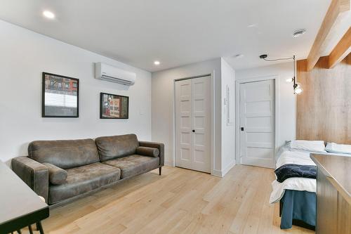 Salon - 15 Rue Onulphe-Peltier, L'Épiphanie, QC - Indoor Photo Showing Living Room