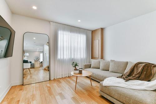 Salon - 15 Rue Onulphe-Peltier, L'Épiphanie, QC - Indoor Photo Showing Living Room