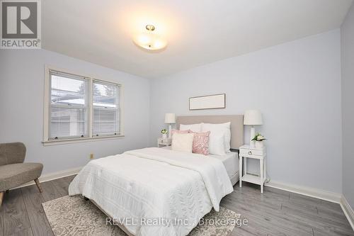 Middle bedroom - 6361 Clare Crescent, Niagara Falls (Dorchester), ON - Indoor Photo Showing Bedroom