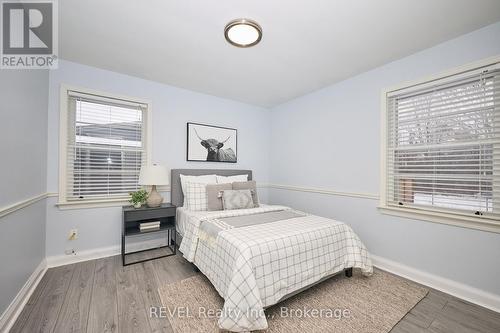 Back bedroom - 6361 Clare Crescent, Niagara Falls (Dorchester), ON - Indoor Photo Showing Bedroom