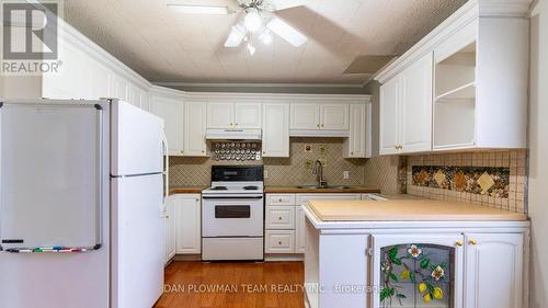 62 Park Road S, Oshawa, ON - Indoor Photo Showing Kitchen