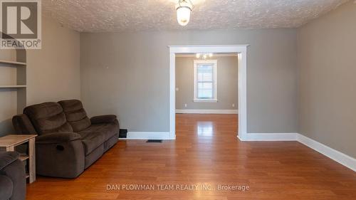 62 Park Road S, Oshawa, ON - Indoor