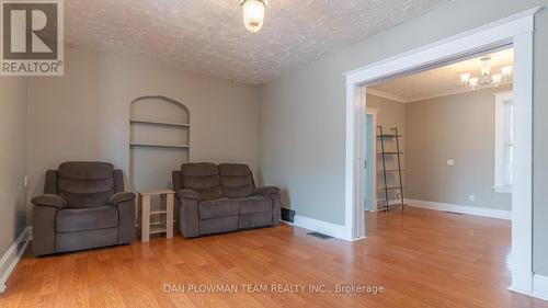 62 Park Road S, Oshawa, ON - Indoor