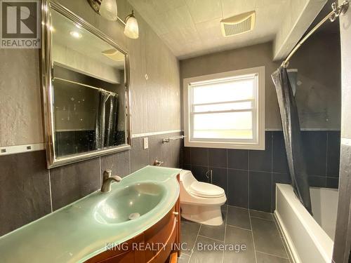 16605 Jane Street, King, ON - Indoor Photo Showing Bathroom