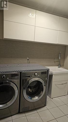 45 Livingston Drive W, Caledon, ON - Indoor Photo Showing Laundry Room