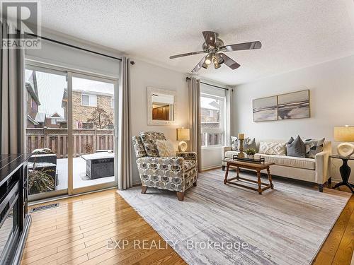 1183 Houston Drive, Milton, ON - Indoor Photo Showing Living Room
