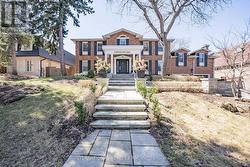 6 PENWOOD CRESCENT  Toronto, ON M3B 2B9