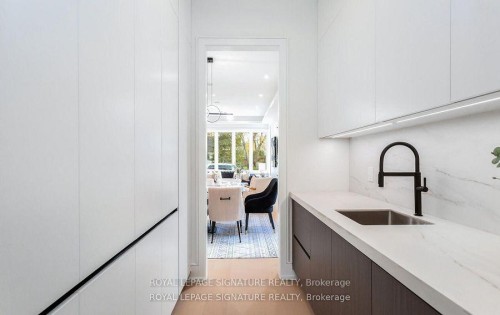 365 Jumna Avenue, Mississauga, ON - Indoor Photo Showing Kitchen