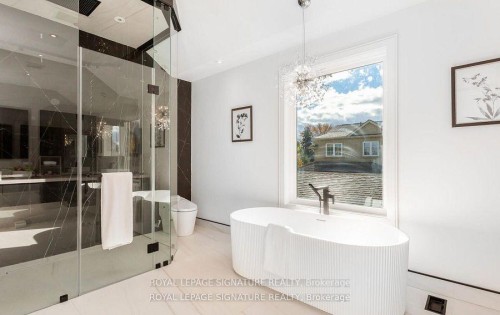 365 Jumna Avenue, Mississauga, ON - Indoor Photo Showing Bathroom