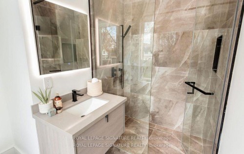 365 Jumna Avenue, Mississauga, ON - Indoor Photo Showing Bathroom