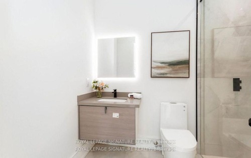 365 Jumna Avenue, Mississauga, ON - Indoor Photo Showing Bathroom