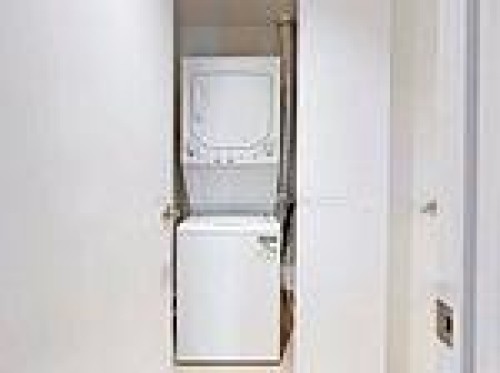414-159 Dundas Street E, Toronto, ON - Indoor Photo Showing Laundry Room
