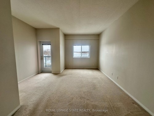 309-210 Main Street E, Haldimand, ON - Indoor Photo Showing Other Room