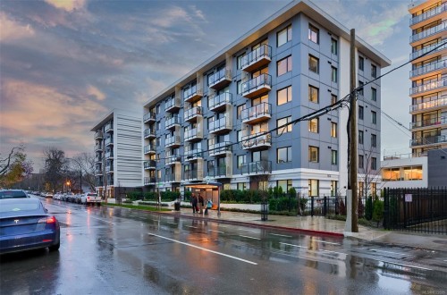 407-1115 Johnson St  Victoria, BC V8V 0H2