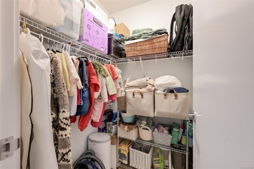 407-1115 Johnson St, Victoria, BC - Indoor With Storage