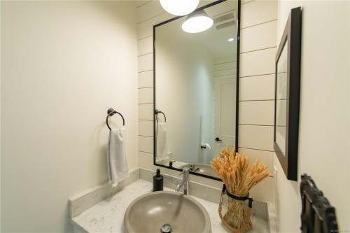 17 Jedstone Pl, View Royal, BC 