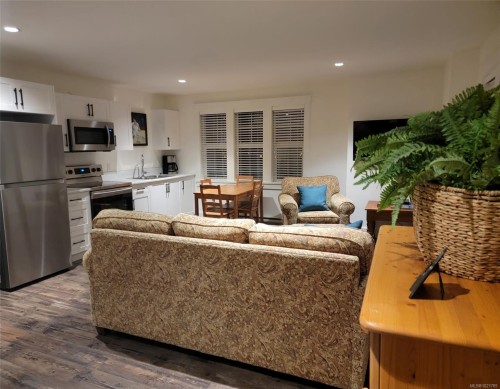 17 Jedstone Pl, View Royal, BC 