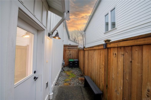 17 Jedstone Pl, View Royal, BC 