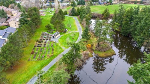 17 Jedstone Pl, View Royal, BC 