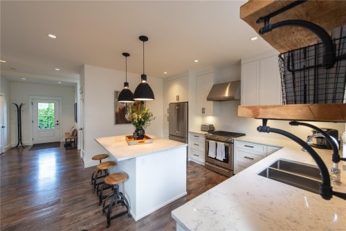 17 Jedstone Pl, View Royal, BC 