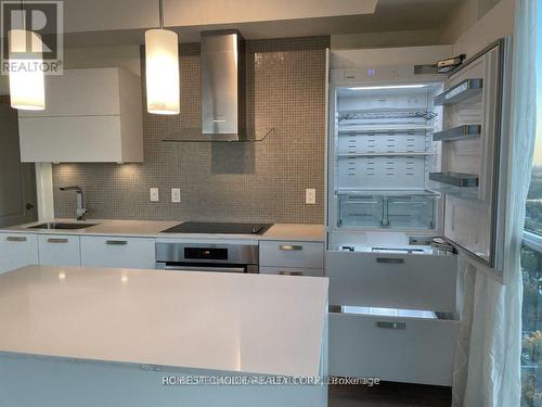 2607 - 9 Bogert Avenue, Toronto, ON - Indoor Photo Showing Kitchen With Upgraded Kitchen